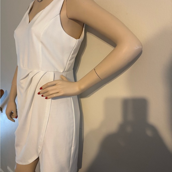 White sleeveless dress - Picture 9 of 11